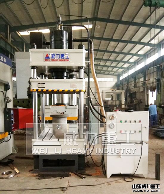 湖北宜昌客戶定做YW32-250噸四柱油壓機(jī)車間拍照